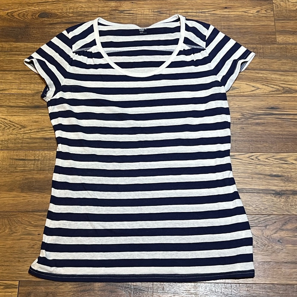 Gap Tshirt Size Xl